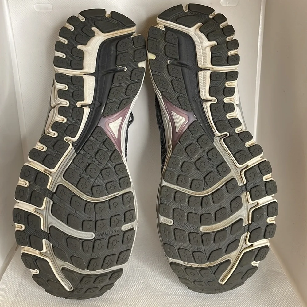 Brooks Women’s Adrenaline GTS 17 Grey/Black/Pink Size 11 - EUC